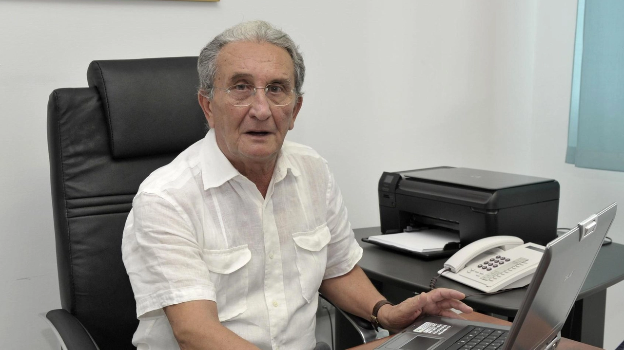 Targa alla memoria a Davide Viganò per l’impegno nella politica locale e nel mondo cooperativo cittadino Targa alla memoria a Davide Viganò per l’impegno nella politica locale e nel mondo cooperativo cittadino