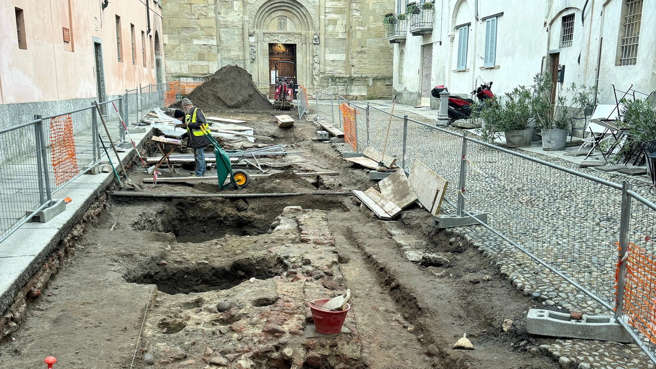 Gli scavi archeologici in piazzetta Azzani Gli scavi archeologici in piazzetta Azzani