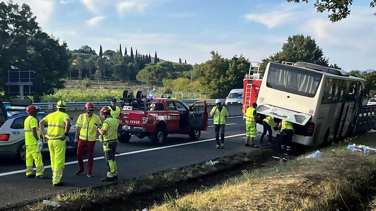 Sul posto vigili del fuoco e mezzi di soccorso (foto di repertorio)