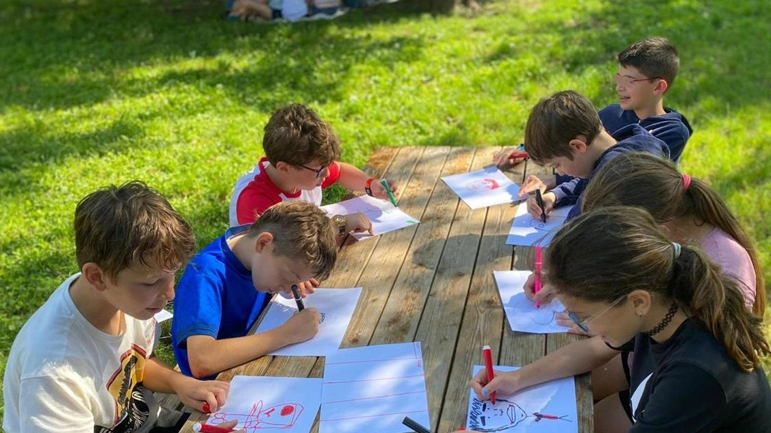 Giochi d’acqua, un po’ di compiti, piscina e tanti tanti laboratori e disegni animeranno l’estate alla scuola Rubinowicz per bambini... Giochi d’acqua, un po’ di compiti, piscina e tanti tanti laboratori e disegni animeranno l’estate alla scuola Rubinowicz per bambini...
