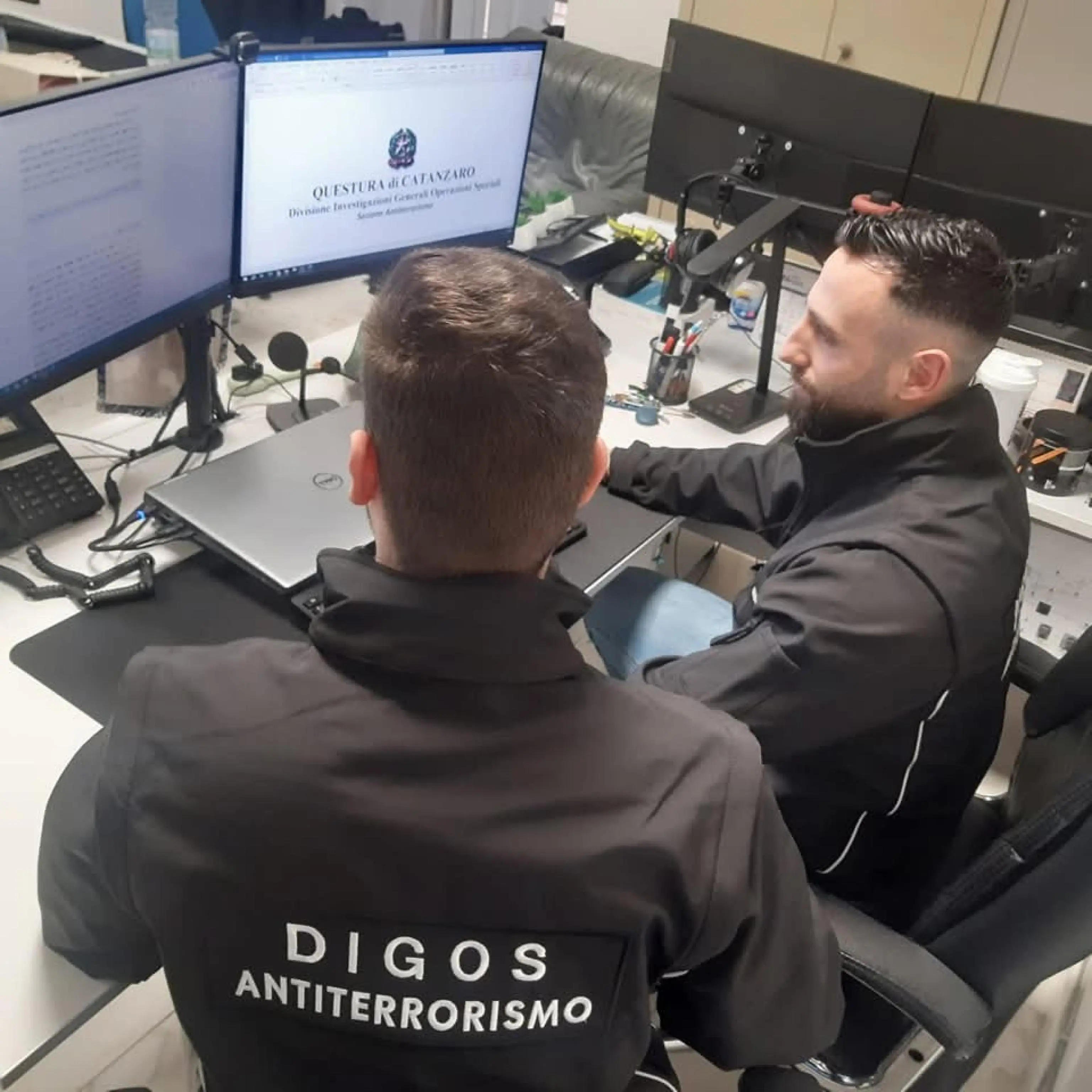 Terrorismo, 16enne iraniano arrestato: si faceva chiamare “incubo dei grattacieli”