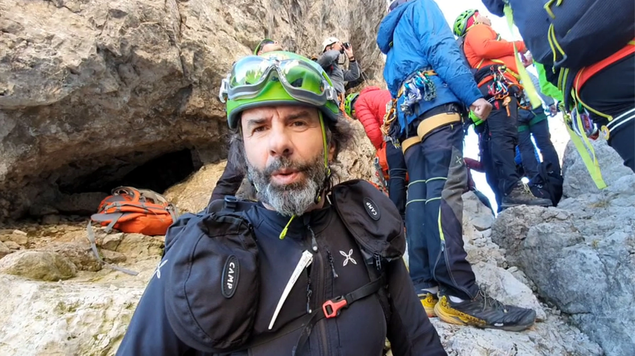 Marco Anemoli capo delegazione della XIX Lariana del Soccorso alpino lombardo raccomanda la massima attenzione anche nella scelta delle calzature sui terreni scivolosi Marco Anemoli capo delegazione della XIX Lariana del Soccorso alpino lombardo raccomanda la massima attenzione anche nella scelta delle calzature sui terreni scivolosi