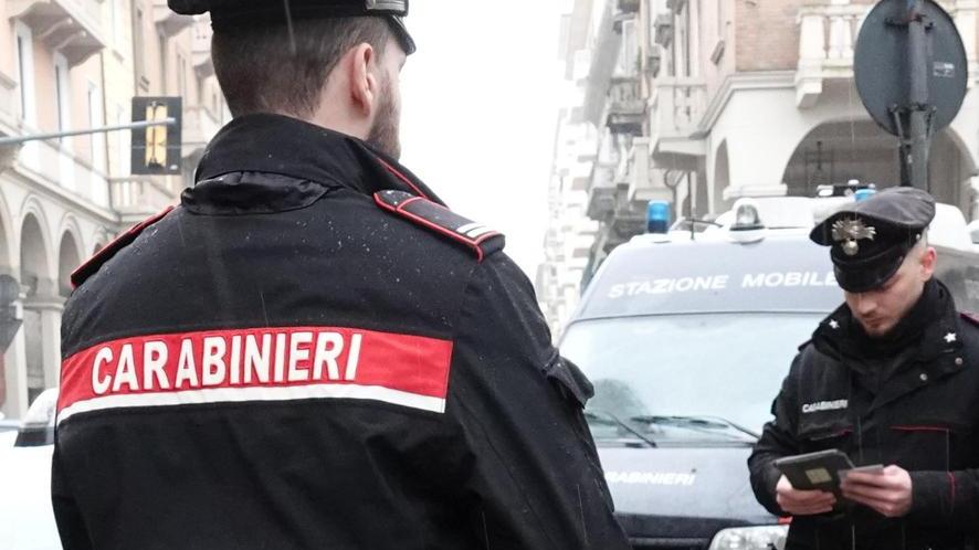 pistola coltelli tirapugni passamontagna
