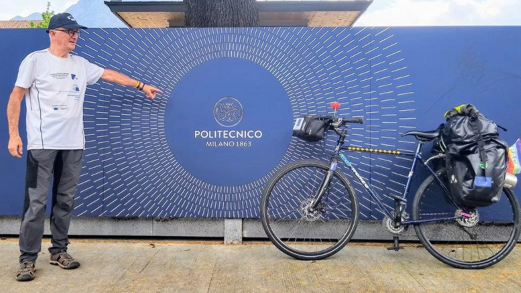 Giovanni Bloisi con la sua bicicletta Giovanni Bloisi con la sua bicicletta