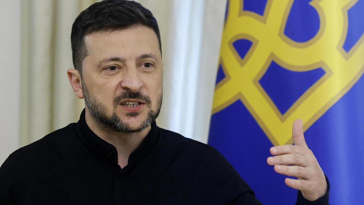 Volodymyr Zelensky denuncia l'attacco missilistico russo su Kiev e chiede reazione internazionale al terrorismo. Volodymyr Zelensky denuncia l'attacco missilistico russo su Kiev e chiede reazione internazionale al terrorismo.