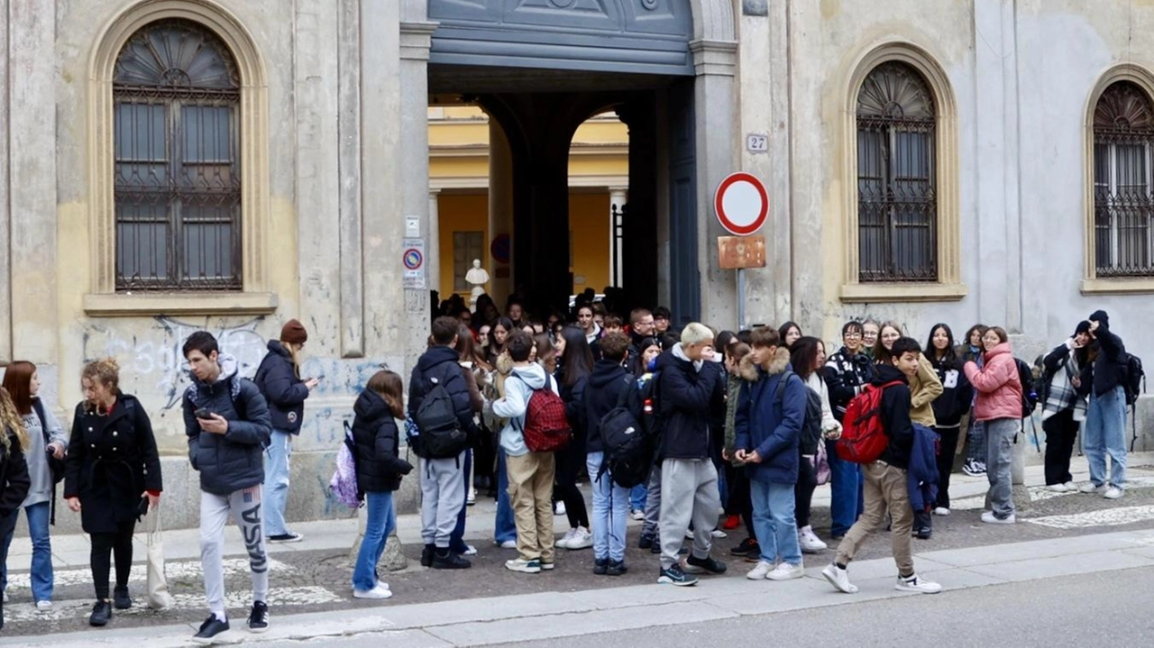 I ragazzi del Liceo Cairoli «perdono un’attività fondamentale anche per sviluppare il senso civico» I ragazzi del Liceo Cairoli «perdono un’attività fondamentale anche per sviluppare il senso civico»