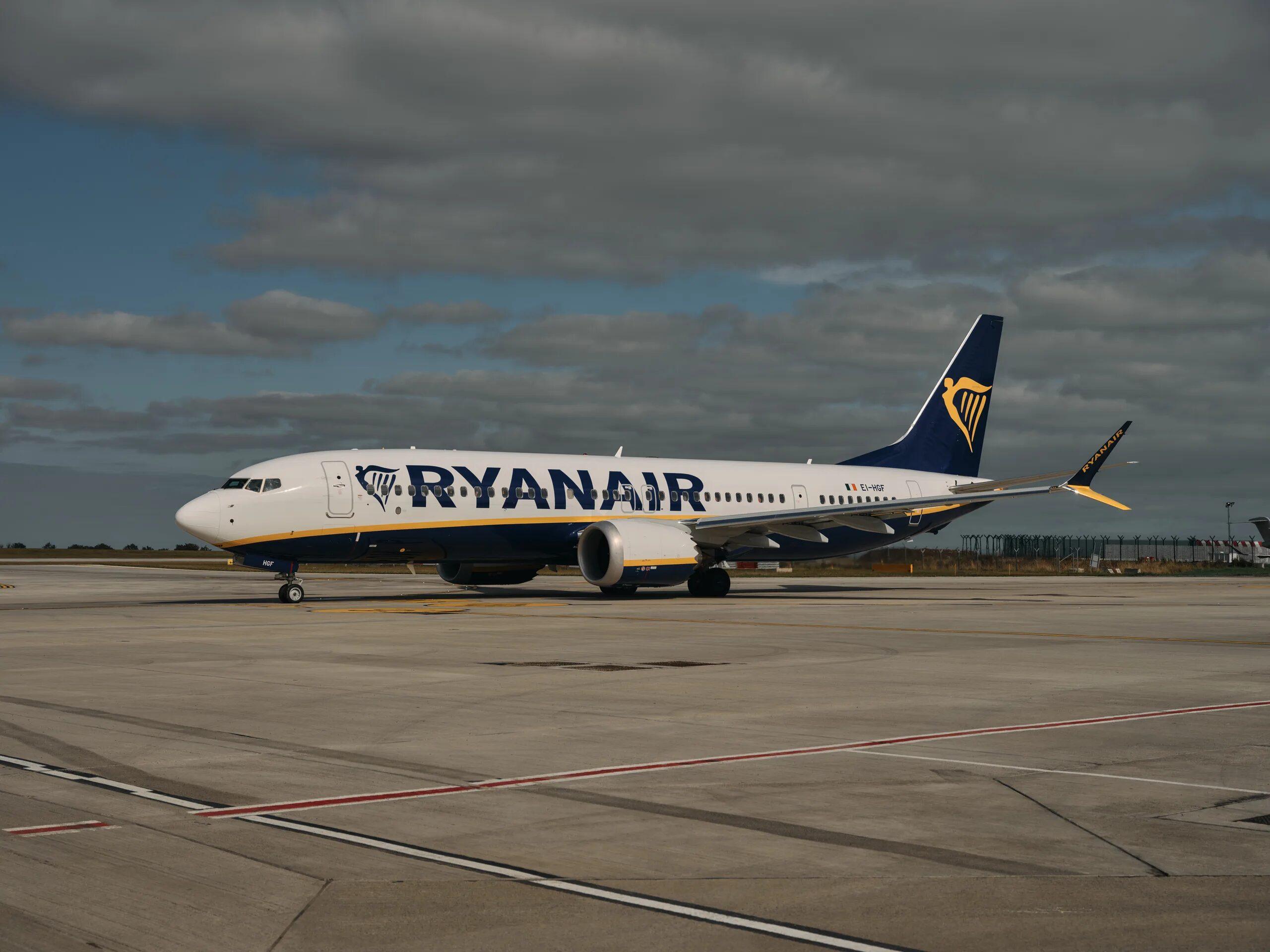 Incubo Ryanair, 11 ore di odissea per un volo di 3 ore Bergamo Marrakech: dalla deviazione alla rivolta in aereo