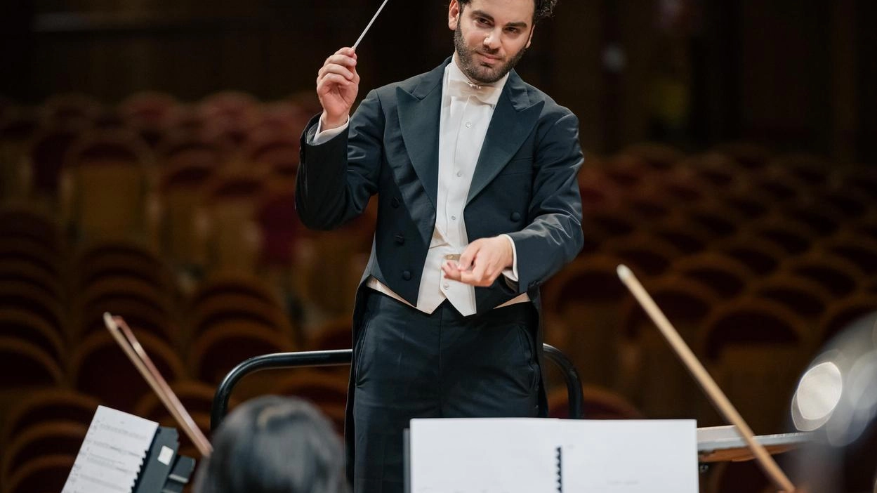 La nuova avventura dell'Orchestra Sinfonica di Milano con il direttore Emmanuel Tjeknavorian ha debuttato con successo alla Scala. La stagione 24/25 si preannuncia ricca di novità e debutti, tra cui spicca la programmazione speciale per il 150° anniversario di Marconi e il 100° della radio italiana. Con solisti e direttori di prestigio, ogni concerto promette emozioni uniche. La nuova avventura dell'Orchestra Sinfonica di Milano con il direttore Emmanuel Tjeknavorian ha debuttato con successo alla Scala. La stagione 24/25 si preannuncia ricca di novità e debutti, tra cui spicca la programmazione speciale per il 150° anniversario di Marconi e il 100° della radio italiana. Con solisti e direttori di prestigio, ogni concerto promette emozioni uniche.