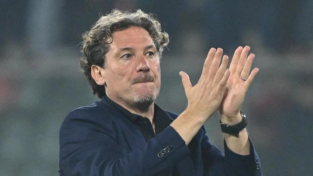 Alle ore 15 contro il Frosinone riparte la rincorsa grigiorossa alla promozione. Il tecnico, richiamato dopo l’esonero di Corini, punta sulla fantasia di Vazquez.