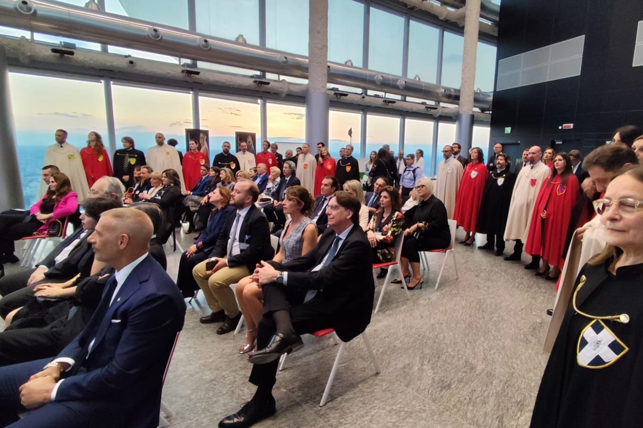 Questa sera al grattacielo della Regione c'era tutto il mondo del Palio