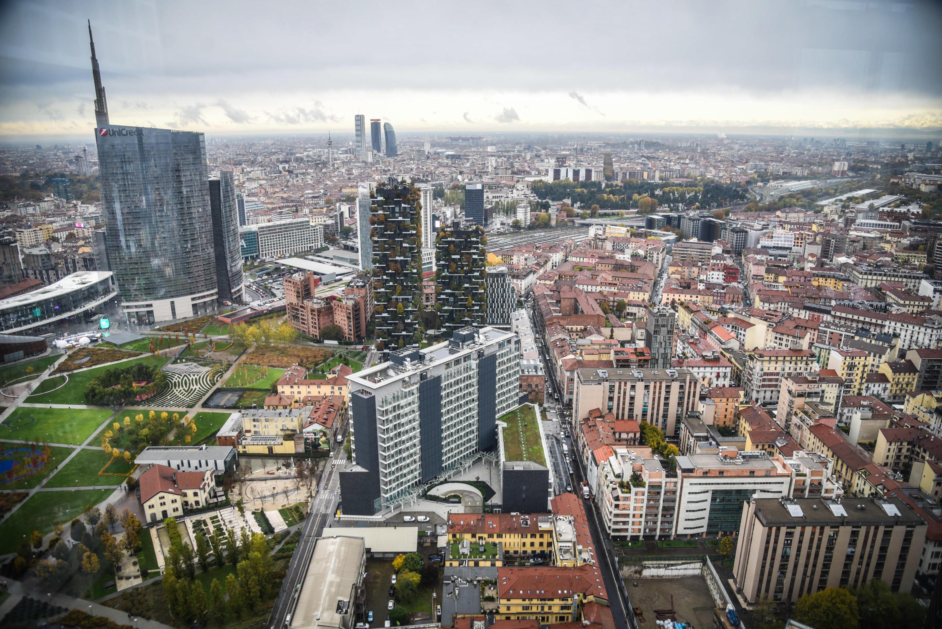 Le storie di chi ha traslocato fuori Milano: “Non si risparmia tanto, ma la qualità di vita sale. E si è più sicuri” Le storie di chi ha traslocato fuori Milano: “Non si risparmia tanto, ma la qualità di vita sale. E si è più sicuri”