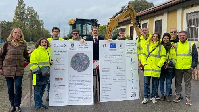 La partnership tra la Città Metropolitana e Cassa Depositi e Prestiti mira a finanziare progetti "verdi" per scuole e mobilità a Cassano d'Adda, con fondi da InvestEu. Focus su edilizia sostenibile e mobilità dolce per un impatto ambientale positivo e sviluppo locale. La partnership tra la Città Metropolitana e Cassa Depositi e Prestiti mira a finanziare progetti "verdi" per scuole e mobilità a Cassano d'Adda, con fondi da InvestEu. Focus su edilizia sostenibile e mobilità dolce per un impatto ambientale positivo e sviluppo locale.