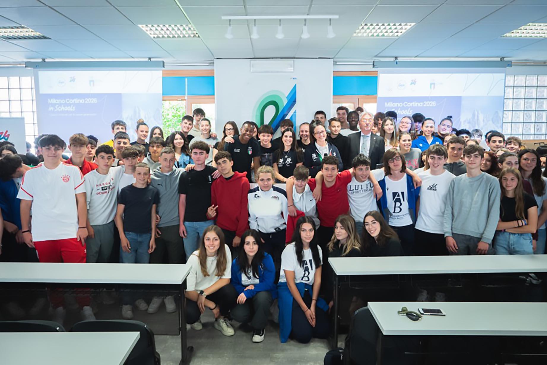 Oltre seimila studenti a lezione di Olimpiadi nelle scuole. E ora si cercano volontari per Milano Cortina 2026 Oltre seimila studenti a lezione di Olimpiadi nelle scuole. E ora si cercano volontari per Milano Cortina 2026