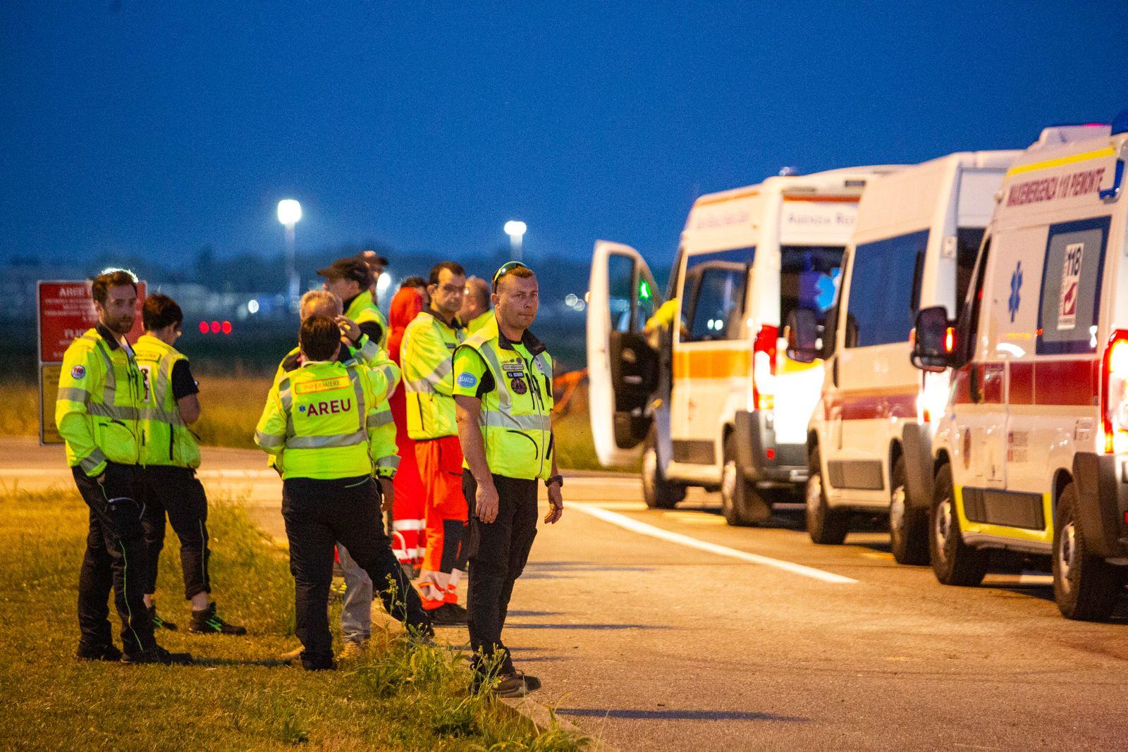 gaza 232 atterrato a linate il volo con il piccolo adam e la madre il bimbo sar224 curato a niguarda