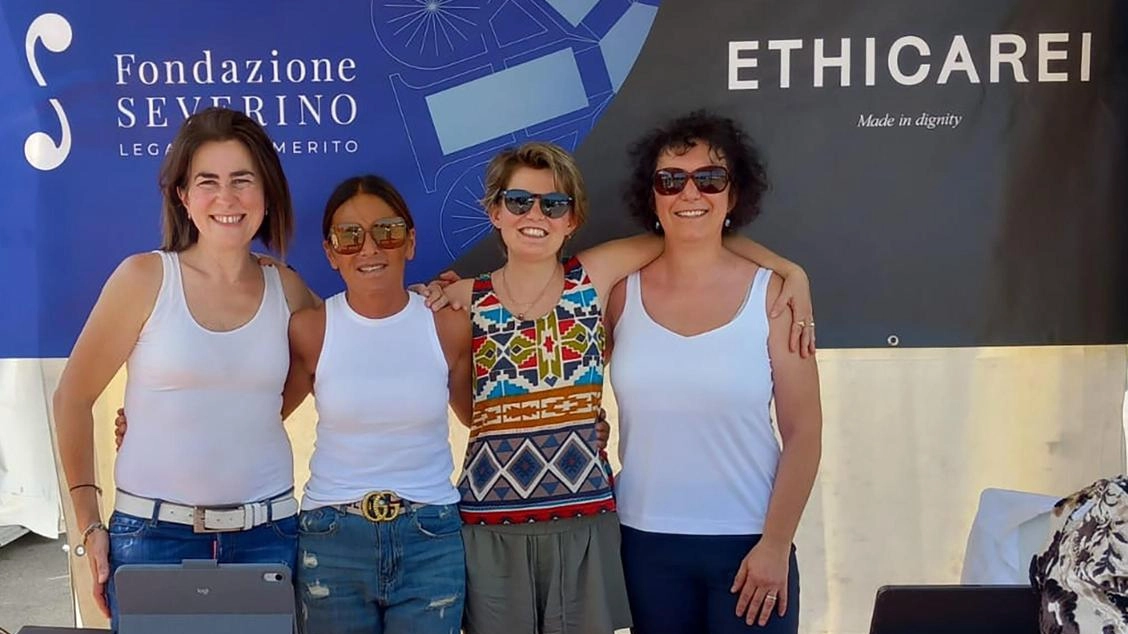 Si chiama Skin, è realizzato nei penitenziari di Monza e Bollate: sulla pelle incise le frasi del brano “Certe Notti”. Sarà venduto durante il live del rocker a Campovolo, il ricavato alla formazione professionale delle detenute .
