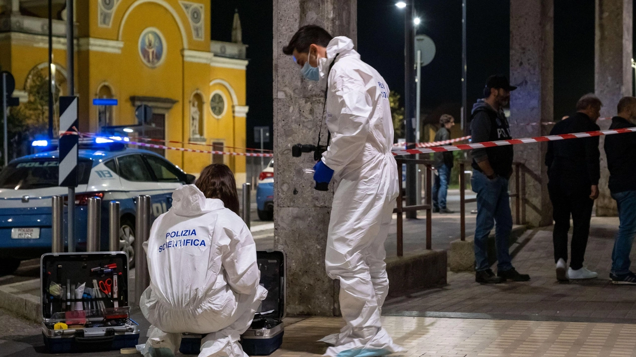 Sopralluogo della polizia nel capannone di Cambiago Sopralluogo della polizia nel capannone di Cambiago
