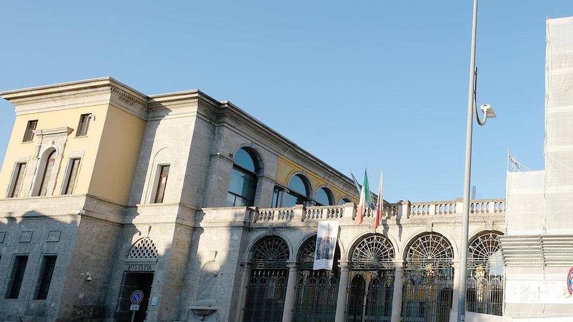 Sesto, permessi di soggiorno. Nove anni per corruzione Sesto, permessi di soggiorno. Nove anni per corruzione