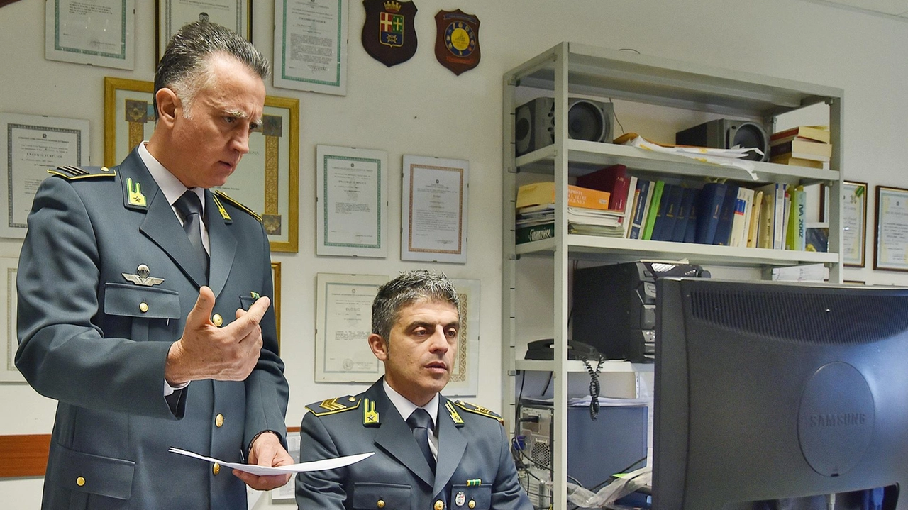 Le Fiamme Gialle di Pavia coordinate dalla Procura hanno svelato un articolato meccanismo di fatture per operazioni inesistenti Le Fiamme Gialle di Pavia coordinate dalla Procura hanno svelato un articolato meccanismo di fatture per operazioni inesistenti