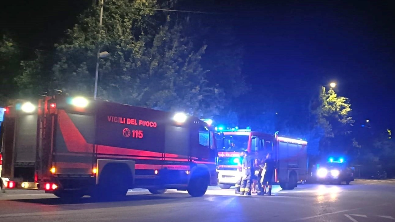 Vigili del fuoco in azione (foto d'archivio) Vigili del fuoco in azione (foto d'archivio)