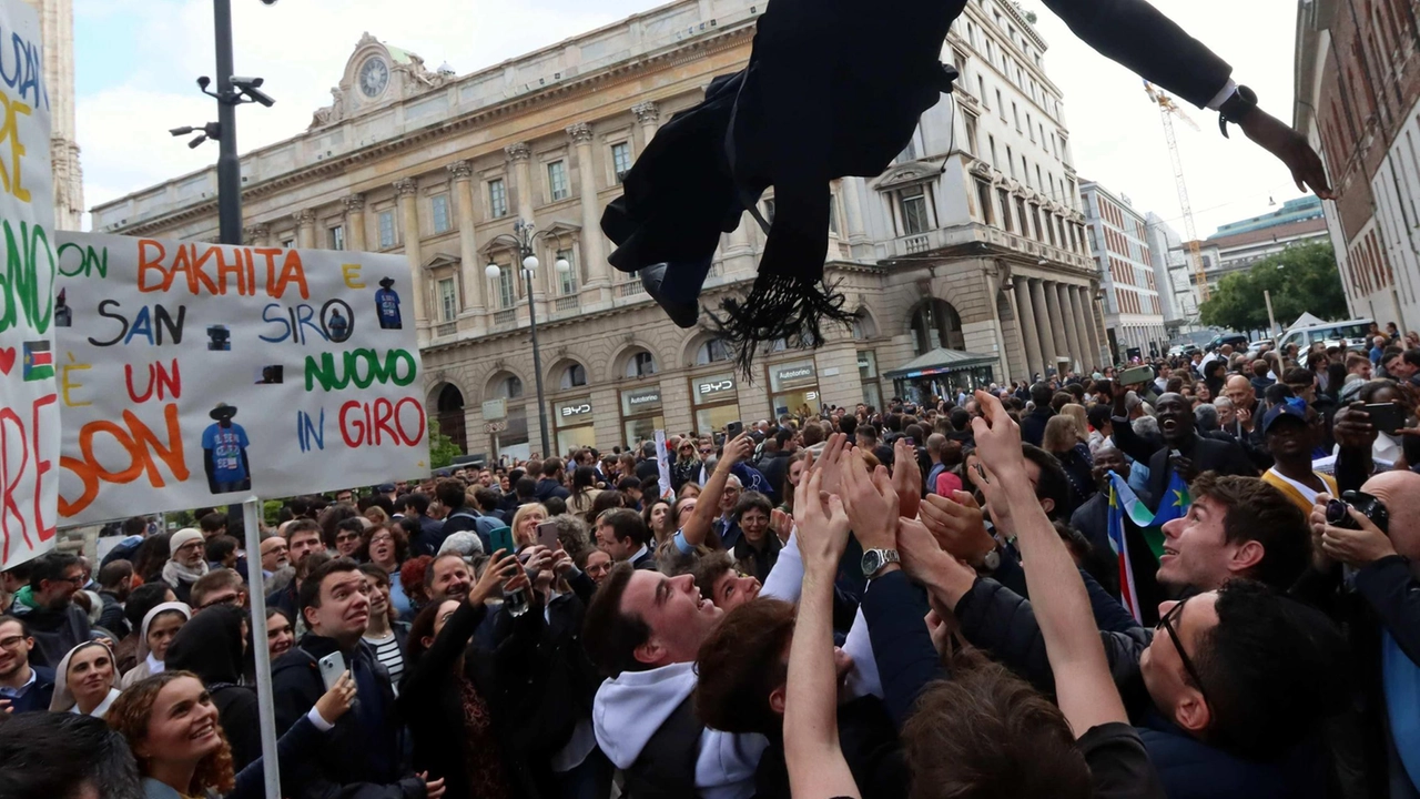 L'arcivescovo di Milano ha accolto 11 nuovi diaconi, definendoli non eroi ma persone che hanno scelto una vita di preghiera. Tra loro, storie diverse e provenienze internazionali, simbolo di speranza in un mondo segnato dalla guerra. L'arcivescovo di Milano ha accolto 11 nuovi diaconi, definendoli non eroi ma persone che hanno scelto una vita di preghiera. Tra loro, storie diverse e provenienze internazionali, simbolo di speranza in un mondo segnato dalla guerra.