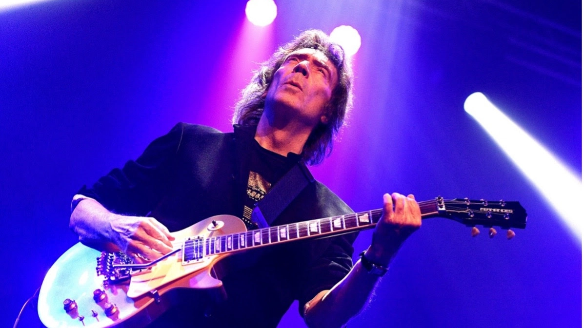 Steve Hackett, 74 anni, storico chitarrista dei Genesis, lunedì al Teatro dal Verme Steve Hackett, 74 anni, storico chitarrista dei Genesis, lunedì al Teatro dal Verme