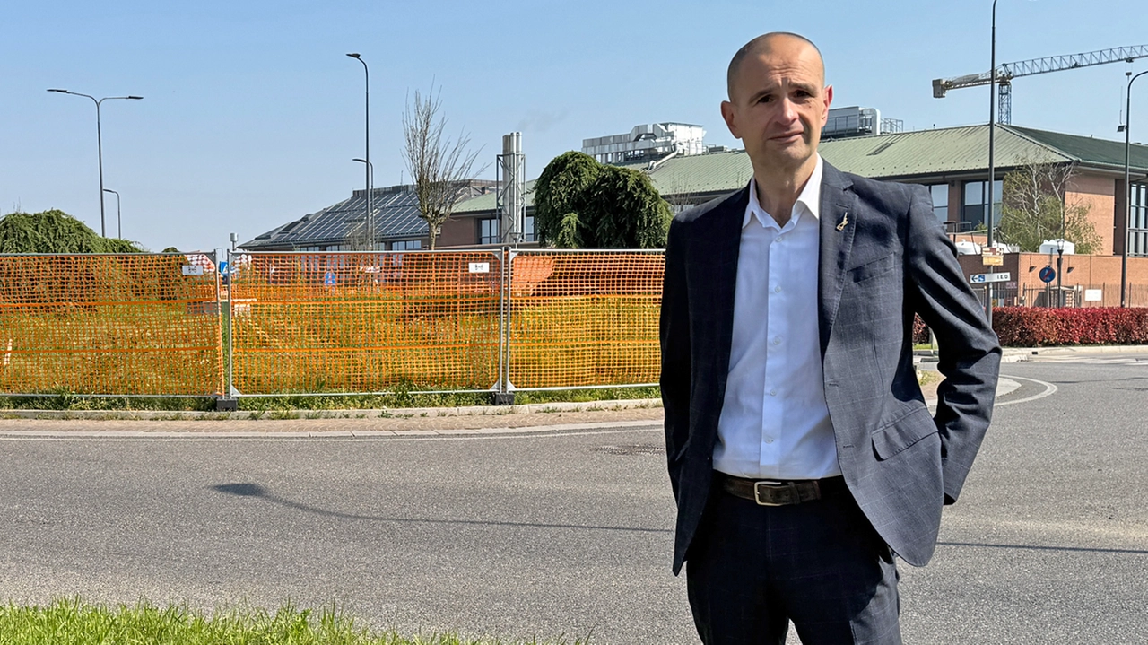 Ettore Fusco, ex sindaco di Opera, si è fatto promotore di una raccolta firme