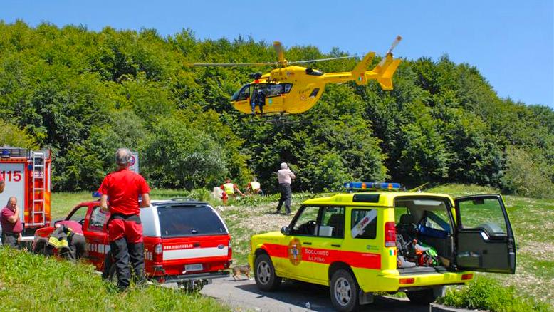 Legnano, don Angelo Pargoletti (83 anni) scivola nel fiume durante una passeggiata in Val Vigezzo: salvo per miracolo Legnano, don Angelo Pargoletti (83 anni) scivola nel fiume durante una passeggiata in Val Vigezzo: salvo per miracolo