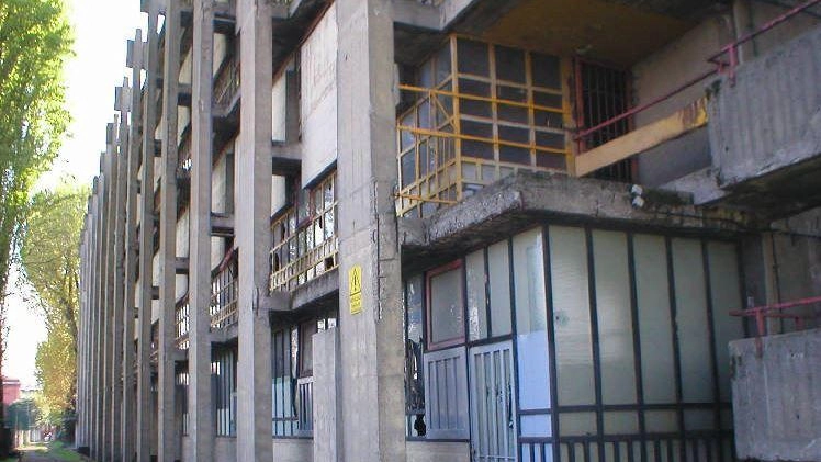Il recupero dell'ex riformatorio Marchiondi a Milano preoccupa per il futuro del Centro diurno disabili di Noale. Il Comune assicura che il servizio continuerà, ma si cerca una soluzione alternativa per non interrompere le relazioni educative e i legami personali degli utenti. Il progetto prevede anche la creazione di una residenza universitaria e spazi culturali nel complesso. Il recupero dell'ex riformatorio Marchiondi a Milano preoccupa per il futuro del Centro diurno disabili di Noale. Il Comune assicura che il servizio continuerà, ma si cerca una soluzione alternativa per non interrompere le relazioni educative e i legami personali degli utenti. Il progetto prevede anche la creazione di una residenza universitaria e spazi culturali nel complesso.