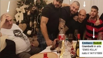L’inchiesta sul rapper Emis Killa: dal raid ai tornelli per Milan-Roma all’amicizia con il capo ultrà Lucci