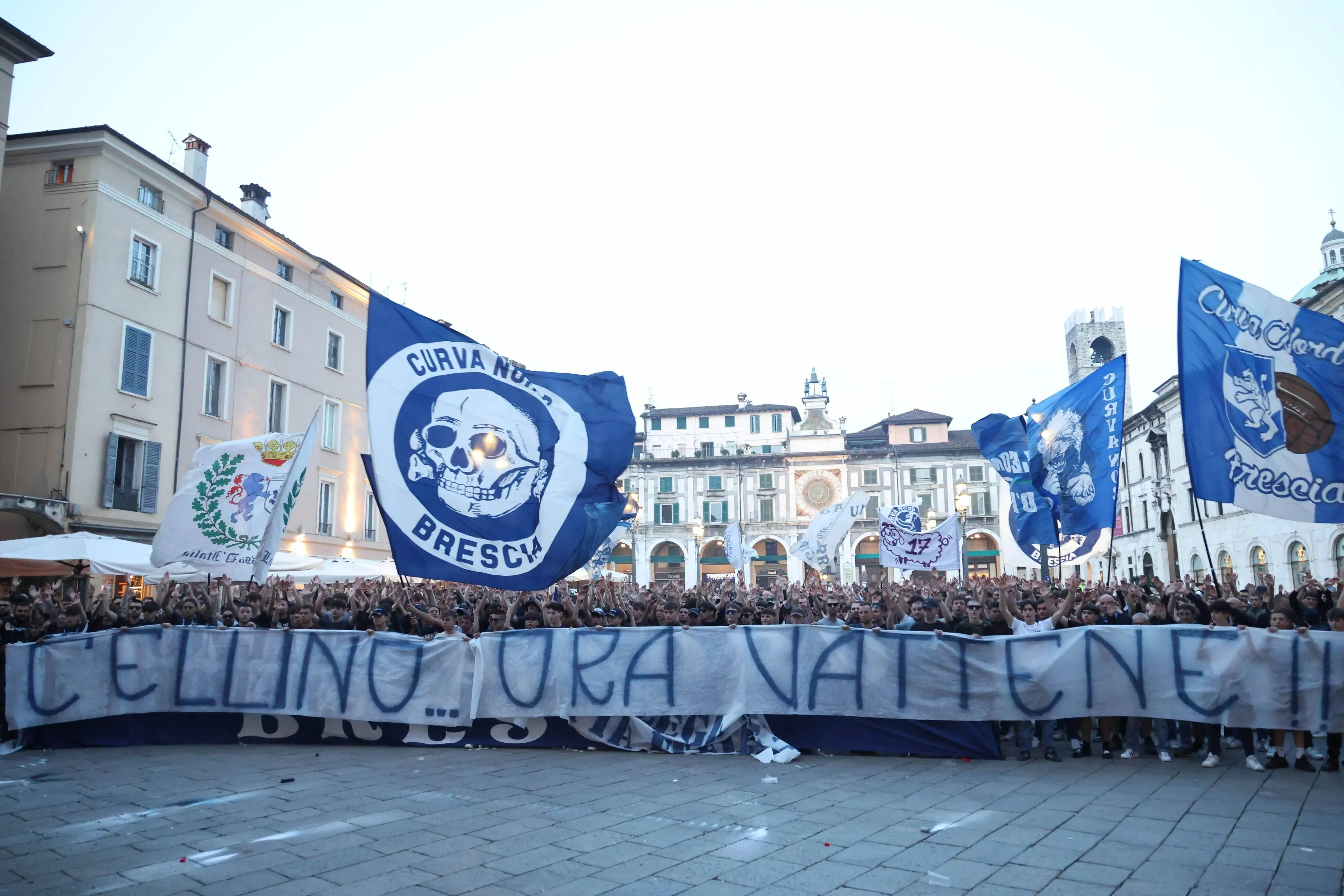 Contrasti sportivi a Brescia: Pallacanestro e Pallanuoto brillano, Calcio in crisi