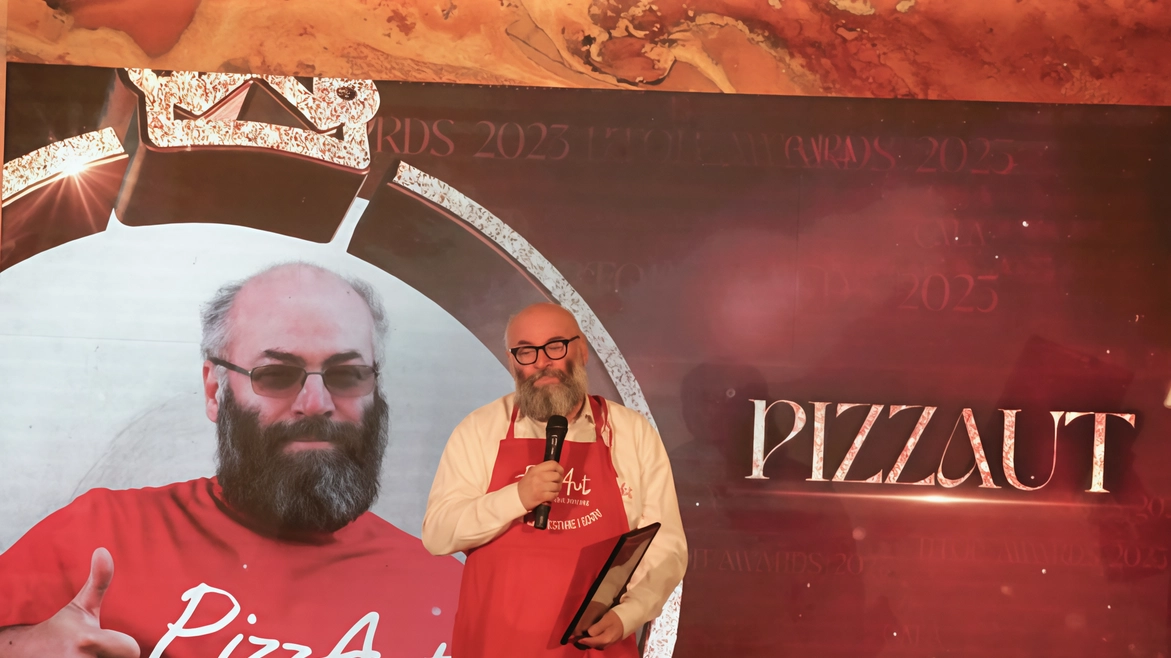 Nico Acampora, fondatore di PizzAut, partecipa al Giffoni Film Festival per parlare di inclusione e lavoro con ragazzi provenienti da 45 paesi, invitato da Claudio Gubitosi. Condividerà il coraggio della brigata autistica. Nico Acampora, fondatore di PizzAut, partecipa al Giffoni Film Festival per parlare di inclusione e lavoro con ragazzi provenienti da 45 paesi, invitato da Claudio Gubitosi. Condividerà il coraggio della brigata autistica.