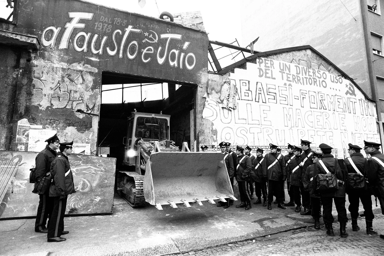 Lo sgombero del centro sociale dalla sua sede storica di via Leoncavallo nel 1994