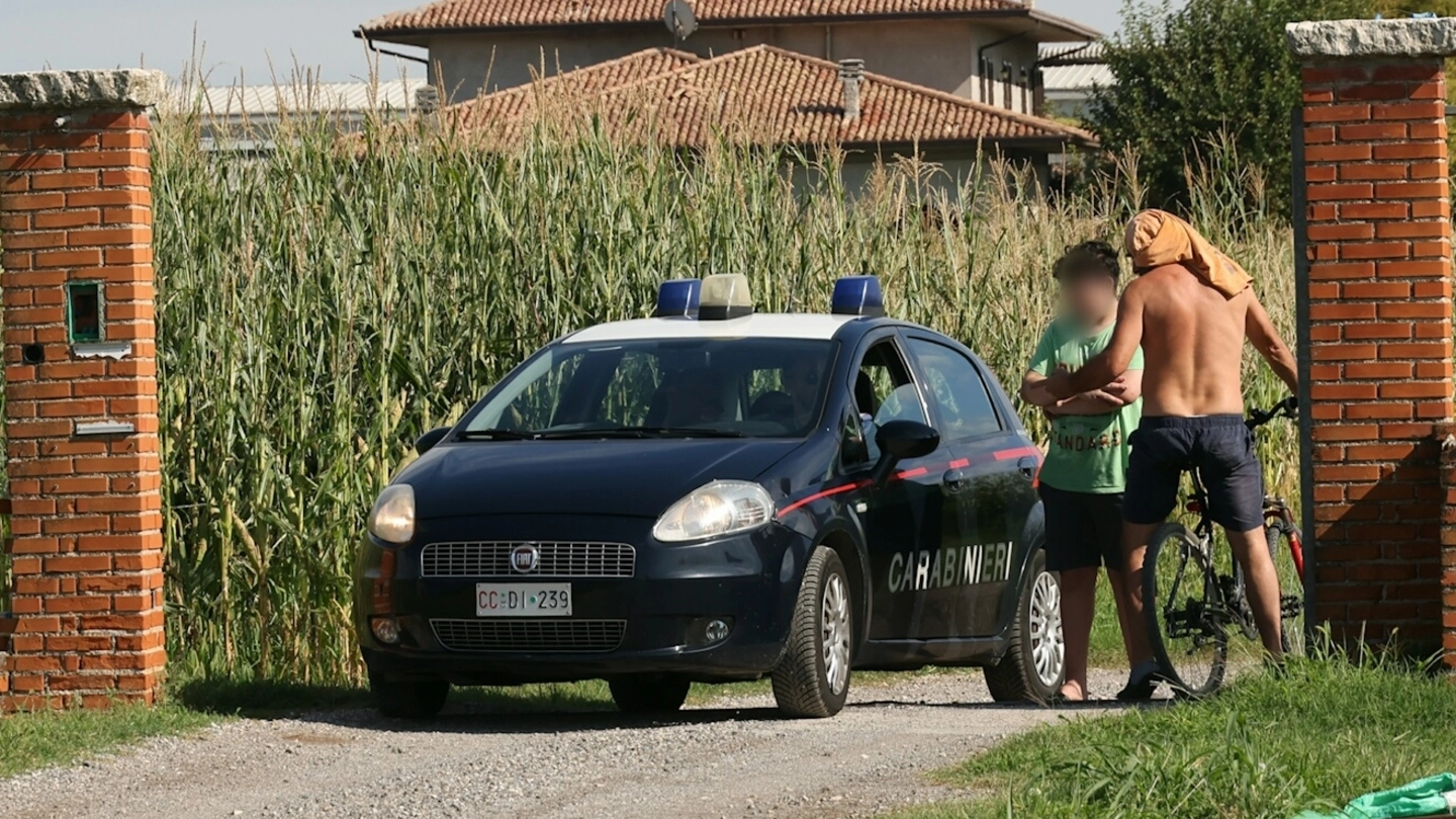 I carabinieri sul luogo della sparatoria