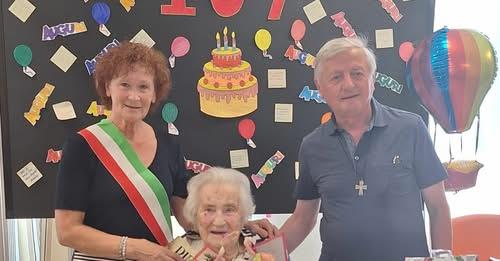 i 107 anni di angela bariola festa alla rsa di parabiago