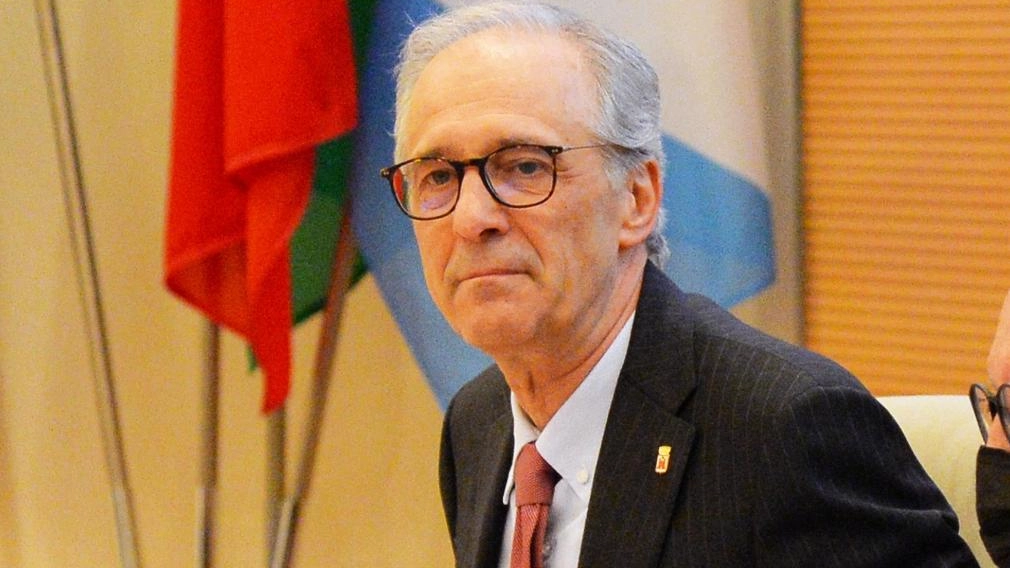 Il sindaco di Saronno Augusto Airoldi ha superato la mozione di sfidicia grazie all’astensione del consigliere a 5 stelle Il sindaco di Saronno Augusto Airoldi ha superato la mozione di sfidicia grazie all’astensione del consigliere a 5 stelle