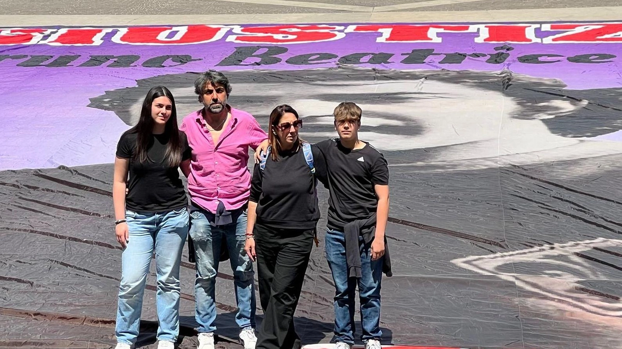 La protesta. "Giustizia per la morte di Bruno Beatrice». Striscione di 25 metri davanti alla Cassazione