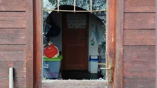 La porta forzata al canile della Valbasca: rubati soldi per i medicinali dei cani La porta forzata al canile della Valbasca: rubati soldi per i medicinali dei cani