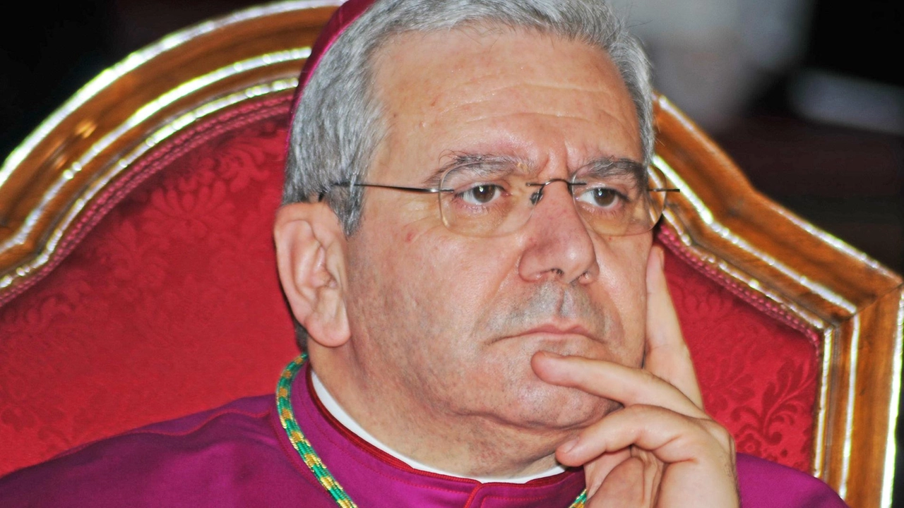 Monsignor Francesco Beschi Domani alle 20,30 nella basilica di S.Alessandro in Colonna celebrerà una Santa Messa in suffragio di Papa Francesco