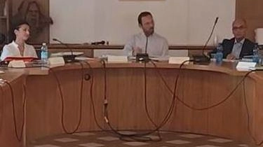 Il Consiglio comunale ha dato il via libera alla possibilità di aprire una seconda farmacia in paese, con il Comune... Il Consiglio comunale ha dato il via libera alla possibilità di aprire una seconda farmacia in paese, con il Comune...