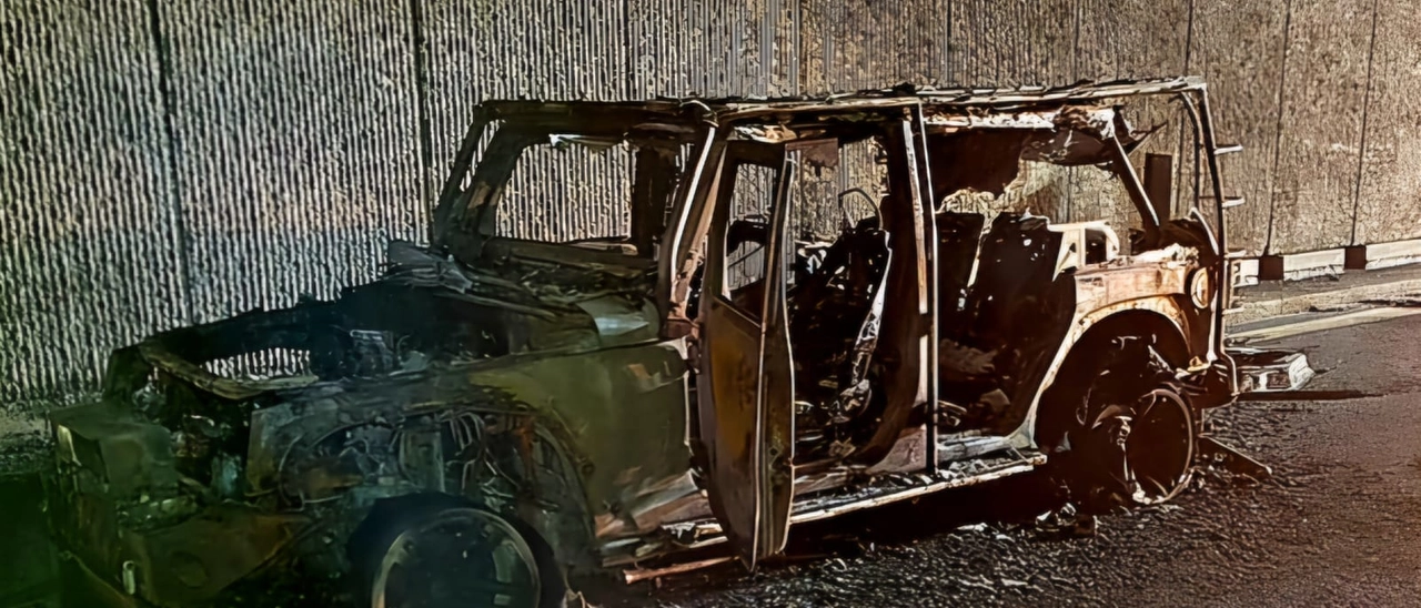 Statale 36, attimi di paura per un incendio in galleria: brucia jeep, si salva una famiglia