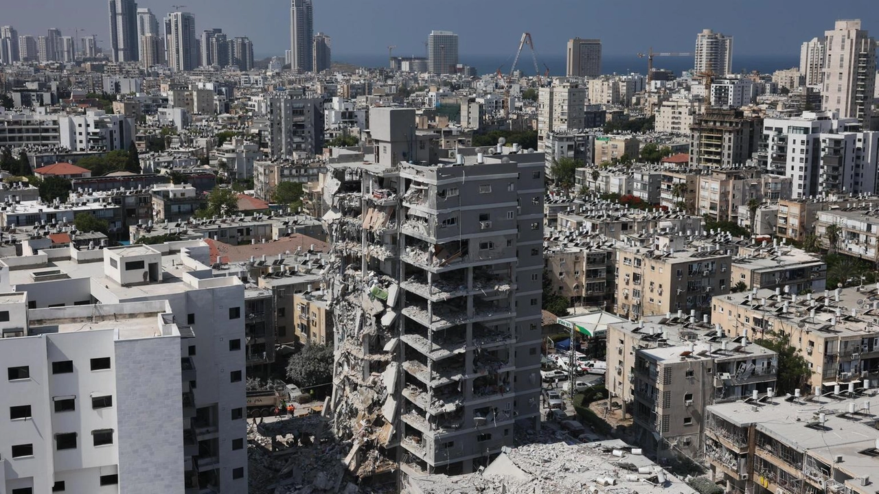 Il governo israeliano ha approvato la proroga dell'emergenza speciale sul fronte interno fino al 30 giugno. ... Il governo israeliano ha approvato la proroga dell'emergenza speciale sul fronte interno fino al 30 giugno. ...