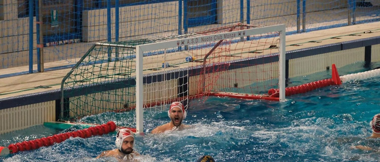 Il Nuoto Club Monza vince 14-4 contro Waterpolo Novara, risalendo in classifica e evitando i playout. Prossimo obiettivo: battere Aquatica Torino.