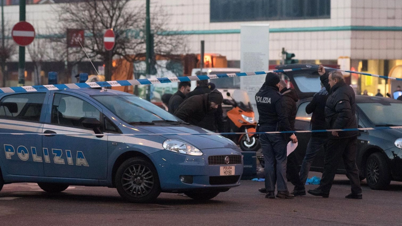 Un altro accoltellamento, stavolta a Sesto, davanti alla stazione del metrò Un altro accoltellamento, stavolta a Sesto, davanti alla stazione del metrò
