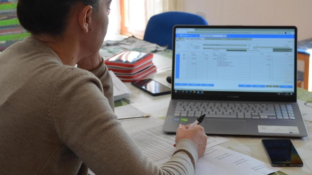 Nell’ultimo sondaggio tra i dipendenti in smart working emerge un aumento del 33% dei carichi di lavoro