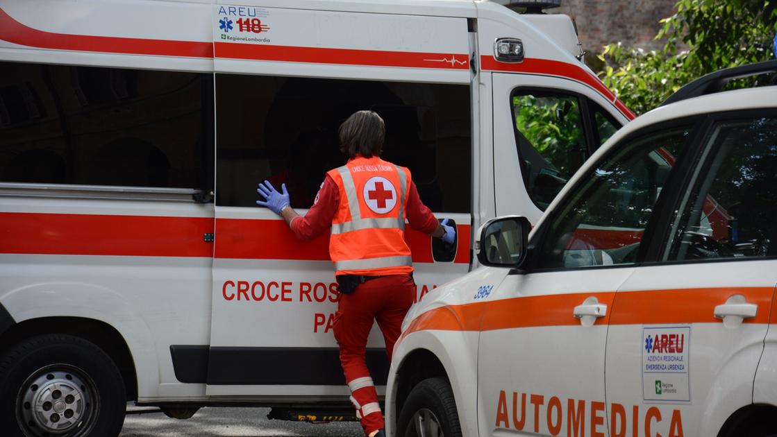 incidente in pieno centro a bergamo 39enne investita da un8217auto in viale roma 232 grave
