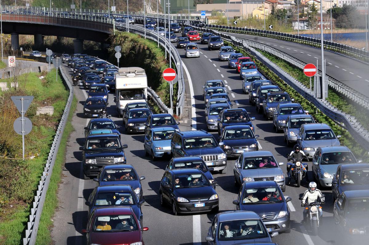 Traffico da bollino rosso nel weekend: 3 consigli per i milanesi e lombardi che tornano a casa Traffico da bollino rosso nel weekend: 3 consigli per i milanesi e lombardi che tornano a casa