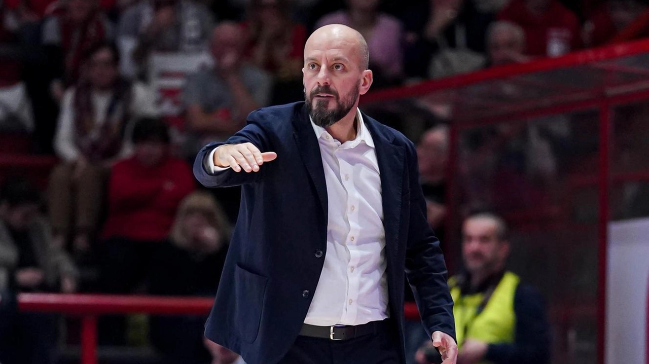 La Vanoli Cremona affronta una pre-season difficile con tre sconfitte. Problemi difensivi e mancanza di chimica evidenziati, ma l'obiettivo è crescere per il campionato. Prossimo impegno a Livigno contro Cantù. La Vanoli Cremona affronta una pre-season difficile con tre sconfitte. Problemi difensivi e mancanza di chimica evidenziati, ma l'obiettivo è crescere per il campionato. Prossimo impegno a Livigno contro Cantù.