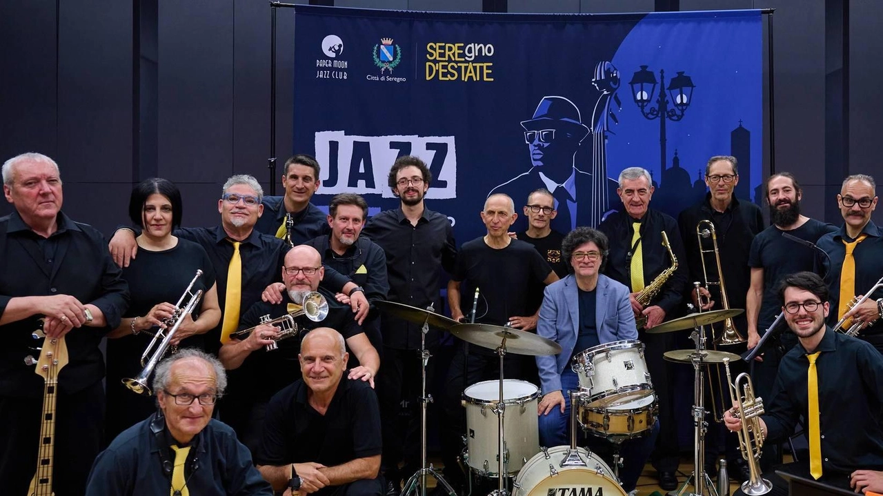 L’energia di una big band che suona per divertirsi e per divertire, spaziando dallo swing anni ‘30-‘40 alle sonorità pop... L’energia di una big band che suona per divertirsi e per divertire, spaziando dallo swing anni ‘30-‘40 alle sonorità pop...