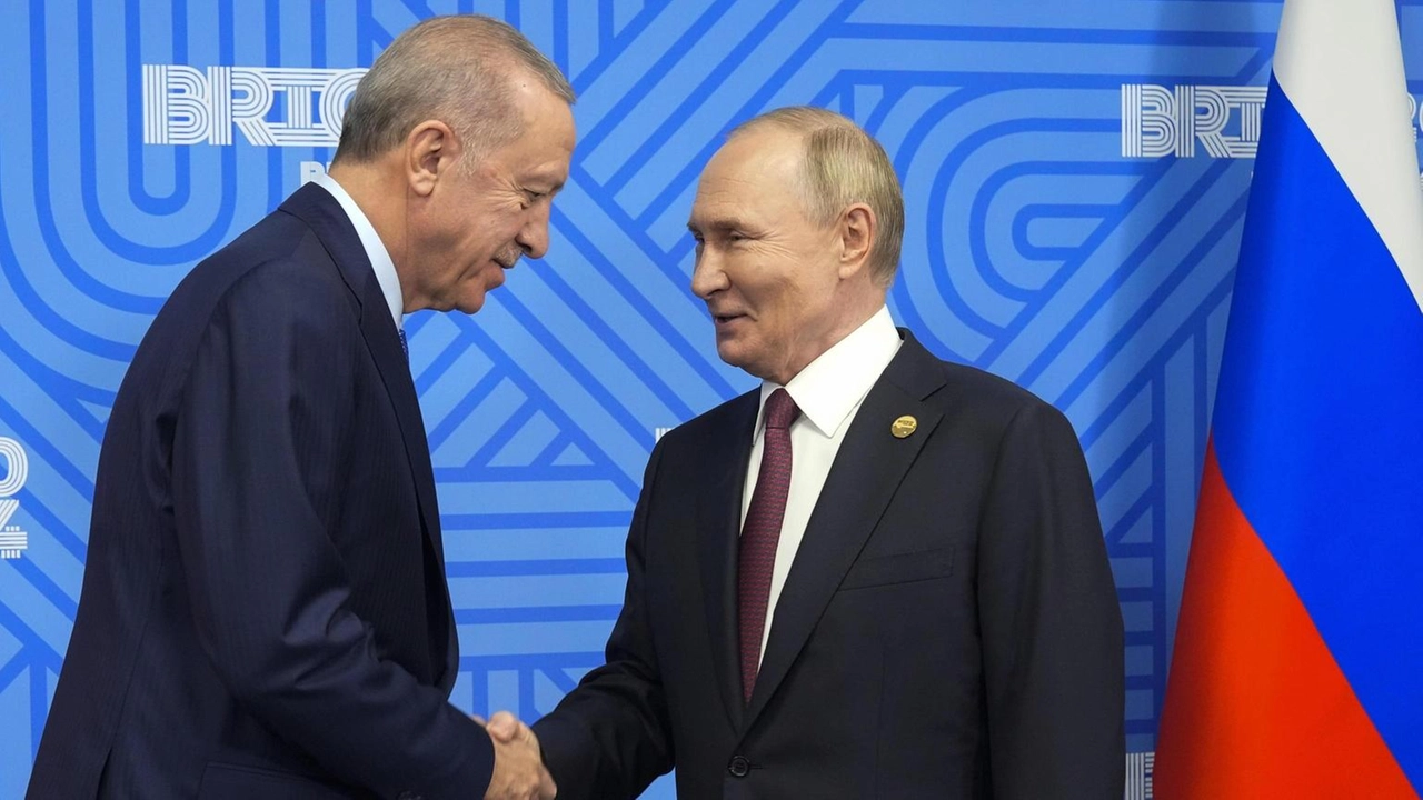 Il presidente russo Vladimir Putin ha discusso la situazione dei negoziati sull'Ucraina con il suo omologo turco Recep Tayyip Erdogan...