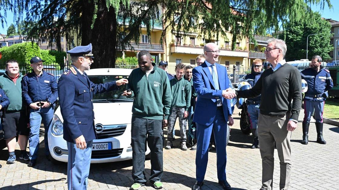Il sequestro diventa dono prezioso. Consegnata un’auto confiscata: aiuto della polizia a impresa sociale Il sequestro diventa dono prezioso. Consegnata un’auto confiscata: aiuto della polizia a impresa sociale